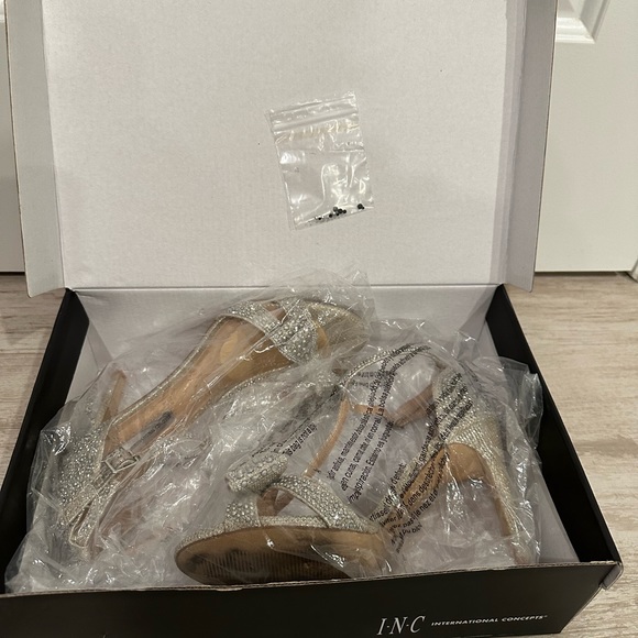 Crystal Bow Heels - Picture 6 of 7